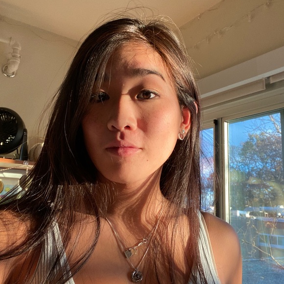 Meet your Posher, Kristen - Picture 1 of 3